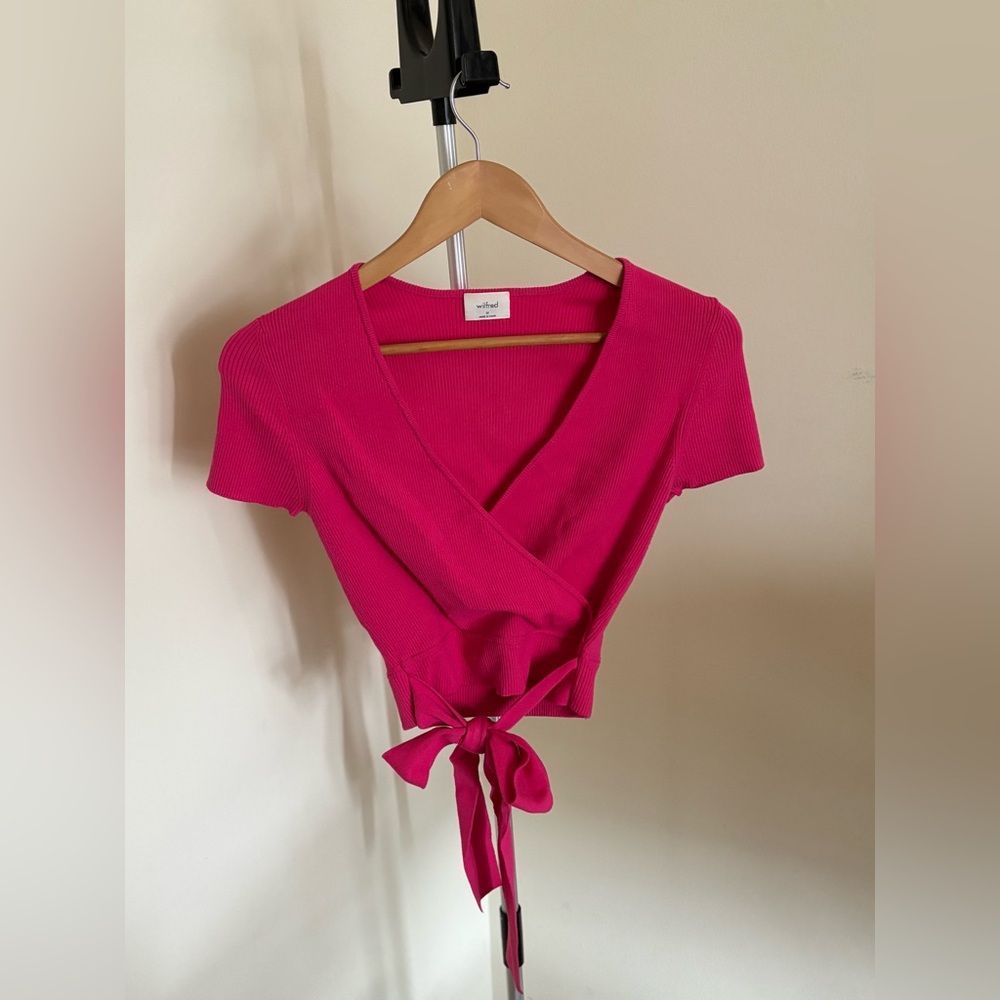 Aritzia Wilfred All Tied Up Wrap-Style Pink Cropped Top